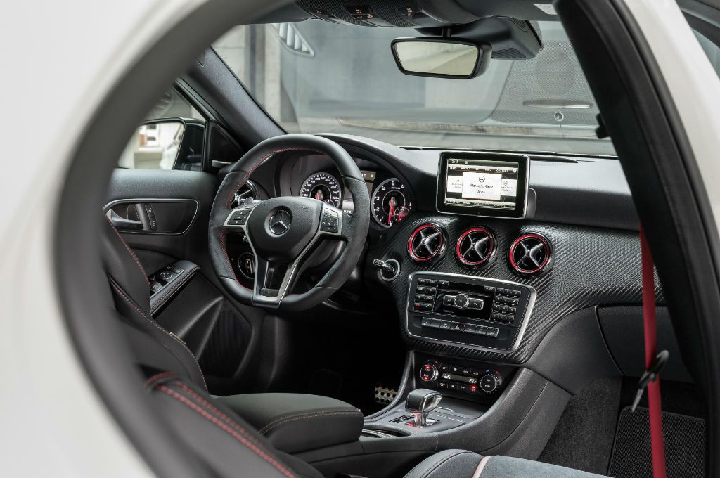 Meredes A45 AMG Interior-w1024