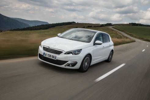 2014 Peugeot 308 Front - carwitter