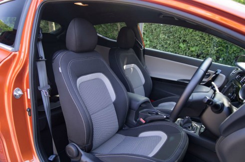 2013 Kia Proceed Review - Front Seats - carwitter