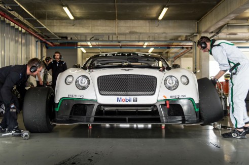 Bentley Continental GT3 Pits Tyre Change - carwitterjpg