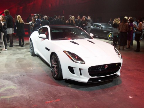 Jaguar F-Type LA Auto Show 2014 - Front - carwitter