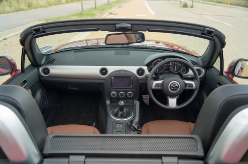 Mazda MX-5 Roadster Coupe Review - Dashboard - Carwitter