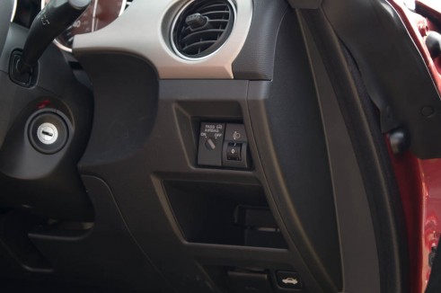 Mazda MX-5 Roadster Coupe Review - Switches - Carwitter