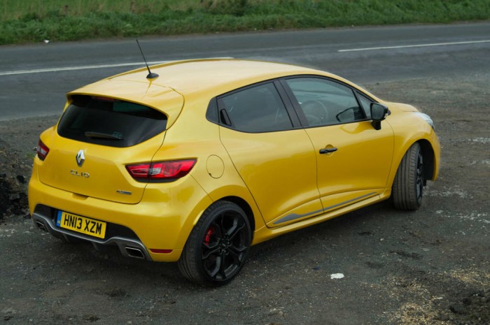 RenaultSport Clio 200 Turbo Review - Side Angle High - carwitter