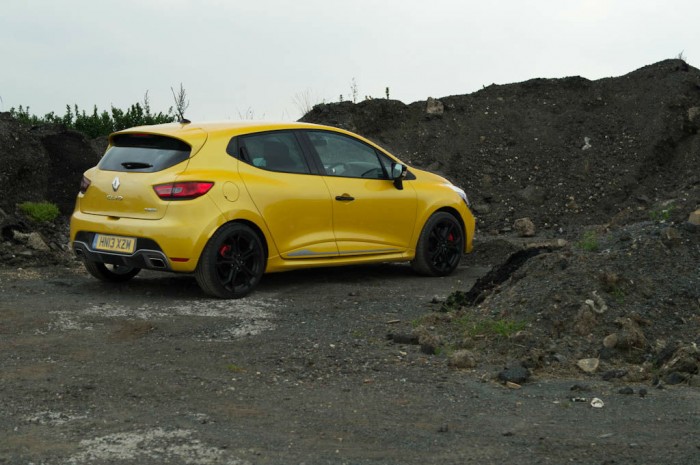 RenaultSport Clio 200 Turbo Review - Side Scenic - carwitter