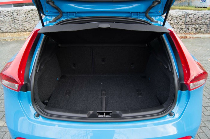 Volvo V40 T5 Review - Boot - carwitter