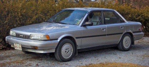 1987-1990_Toyota_Camry_LE_carwitter