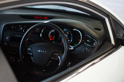 2014 Kia Pro Ceed GT Review - Dashboard Window - carwitter