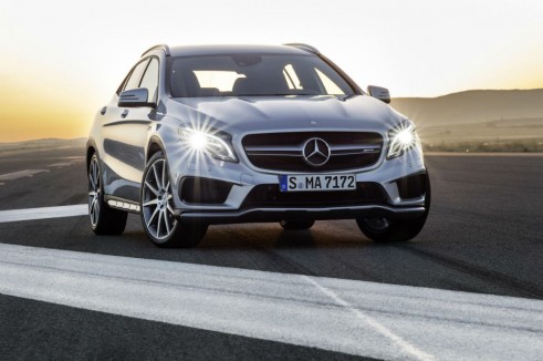 Mercedes GLA 45 AMG Front - carwitter