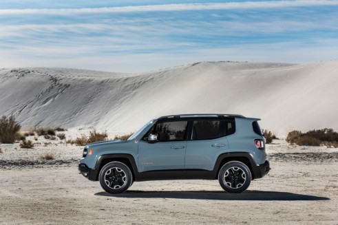 2015 Jeep Renegade - Side - carwitter