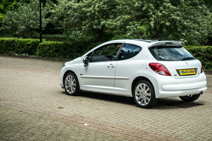 Peugeot 207 GT - Rear Angle Dist - carwitter