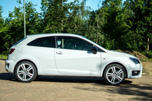 2014 Seat Ibiza Cupra - Side - carwitter