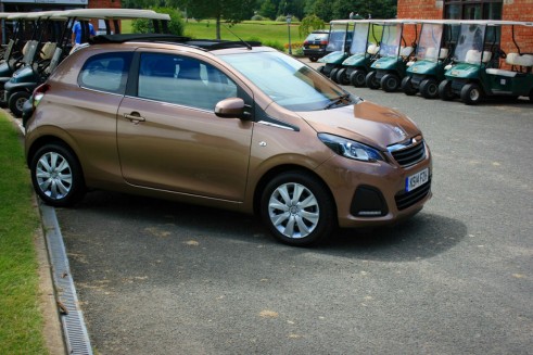 Peugeot 108 Review - Side Line Up - carwitter