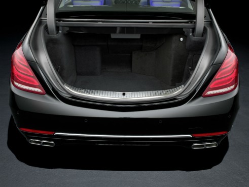 Mercedes S600 Guard boot  - carwitter