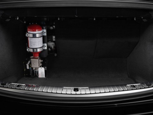 Mercedes S600 Guard extinguisher  - carwitter