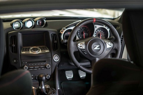 2014 Nissan 370Z NISMO Review - Interior Dashboard - carwitter