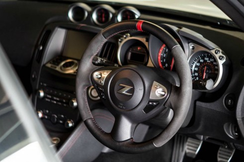 2014 Nissan 370Z NISMO Review - Steering Wheel - carwitter