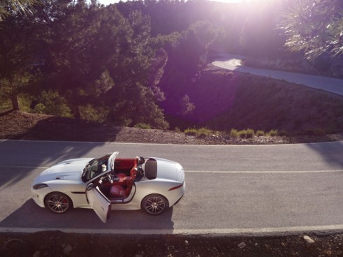 Jaguar 2016 white top- carwitter