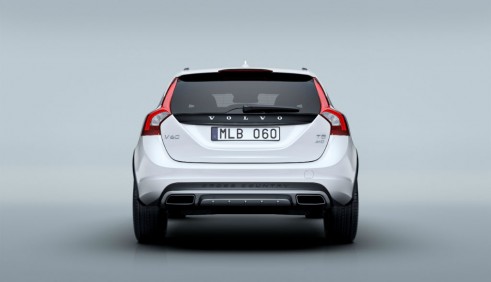 Volvo V60 Cross Country rear  - carwitter