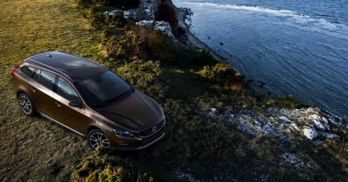 Volvo V60 Cross Country top  - carwitter