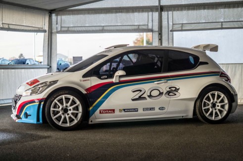 Peugeo 208 T16 - Side - carwitter