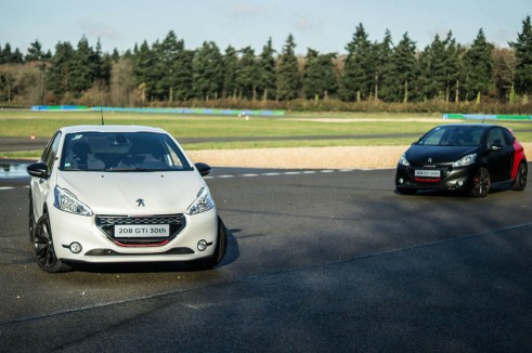 Peugeot 208 GTI 30th Anniversary White Black - Dist Scene - carwitter