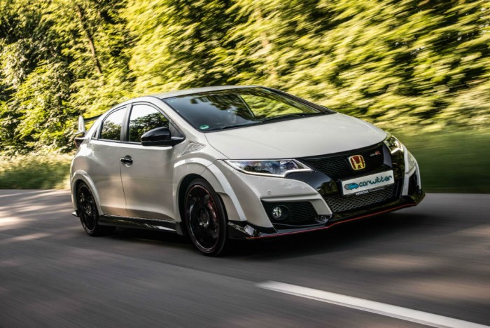 2015 Honda Civic Type R - Front Tracking Close - carwitter