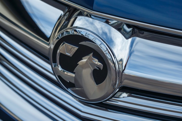 2015-Vauxhall-Insignia-review-front-grille-carwitter-©-GM-Company