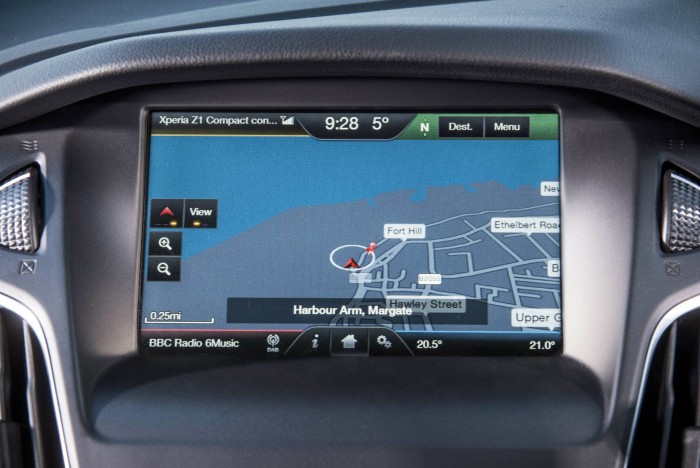 2015 Ford Focus 1 Litre EcoBoost Review - Infotainment - carwitter