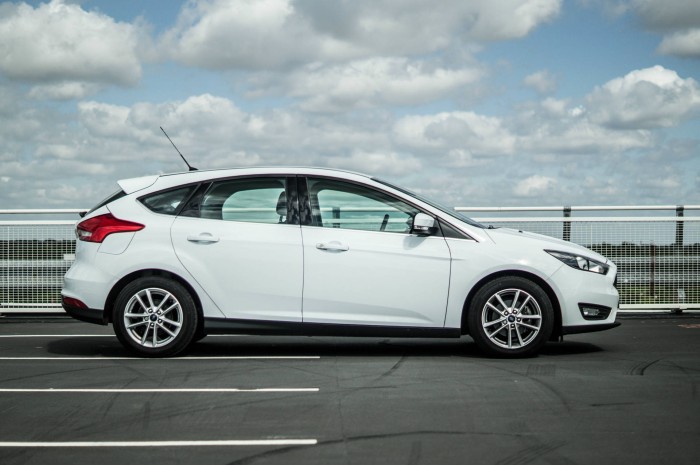 2015 Ford Focus 1 Litre EcoBoost Review - Side - carwitter