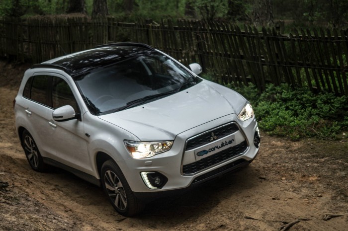 2015 Mitsubishi ASX 4WD - Review - Side Angle - carwitter
