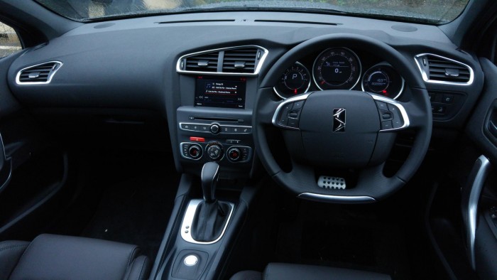2016 DS4 180 Blue HDi Review - Dashboard - carwitter