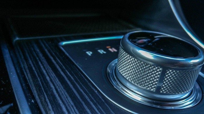 2016 Jaguar XF Review - Gear Selector - carwitter