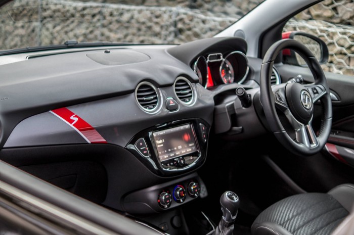Vauxhall ADAM S Review - Dashboard Interior - carwitter