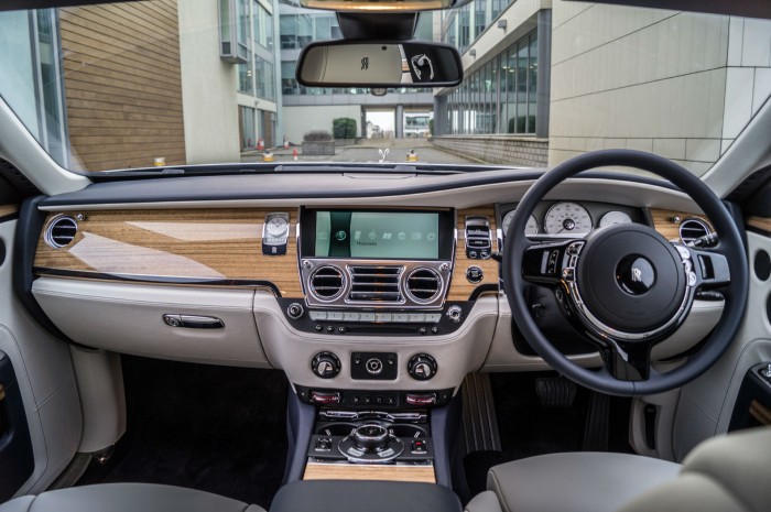 2016 Rolls Royce Ghost Series 2 Review - Dashboard - carwitter