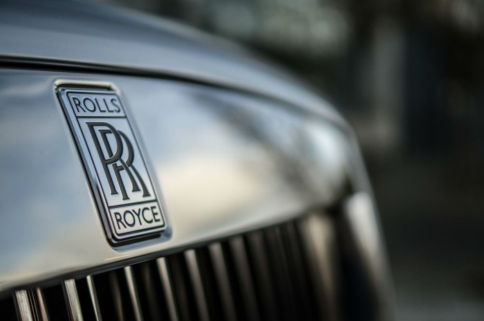 2016 Rolls Royce Ghost Series 2 Review - Front Badge - carwitter
