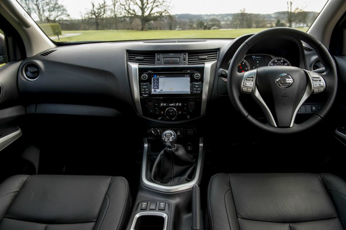 Nissan Navara NP300 Automatic Review - Dashboard - carwitter