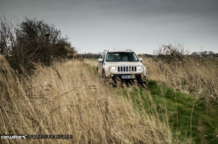 2016 Jeep Renegade Review - Field Scene - carwitter