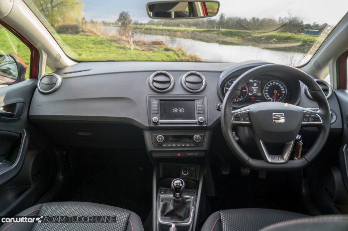 2016 SEAT Ibiza FR Review - Dashboard - carwitter