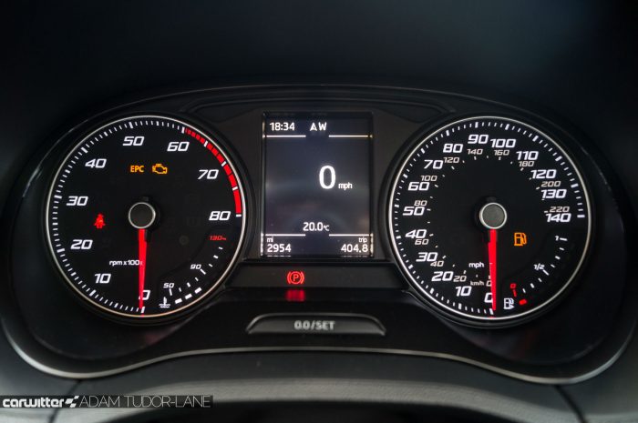 2016 SEAT Ibiza FR Review - Dials - carwitter