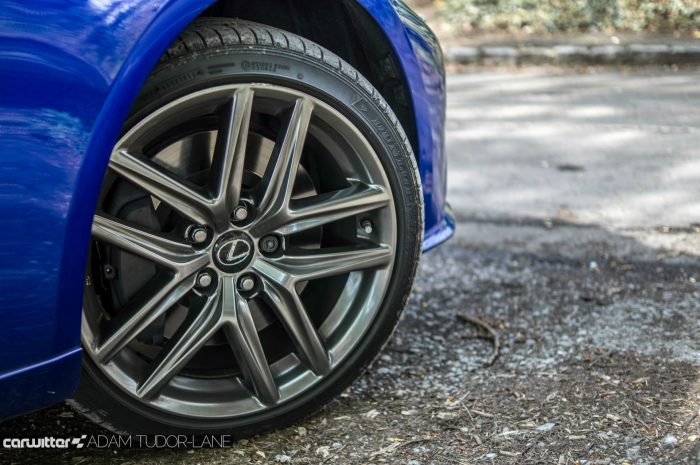 2016 Lexus is200t Review - Alloy Wheel - carwitter