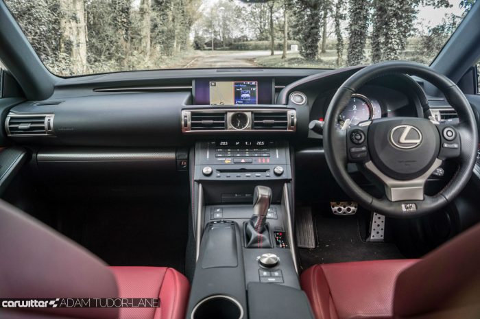 2016 Lexus is200t Review - Dashboard - carwitter
