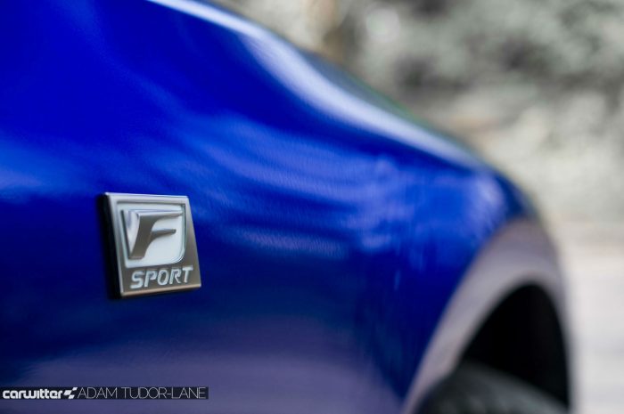 2016 Lexus is200t Review - Front Badge - carwitter