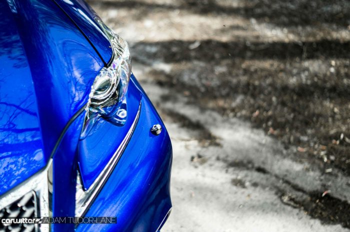 2016 Lexus is200t Review - Headlight Detail - carwitter