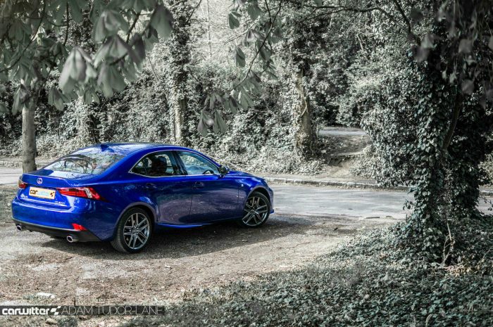 2016 Lexus is200t Review - Rear Angle Scene - carwitter
