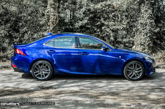2016 Lexus is200t Review - Side - carwitter