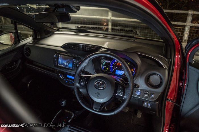 2016 Toyota Yaris Hybrid Review - Dashboard 2 - carwitter