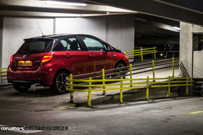 2016 Toyota Yaris Hybrid Review - Side - carwitter