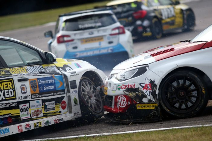 BTCC 2016 Rock Chevy MG Crash