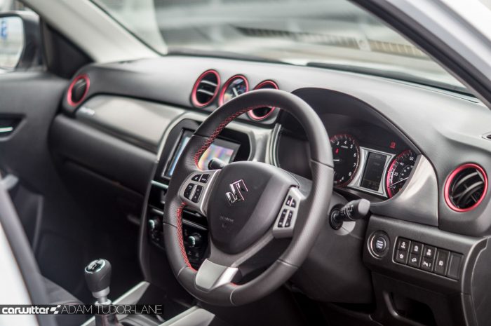 2016-suzuki-vitara-s-review-interior-carwitter